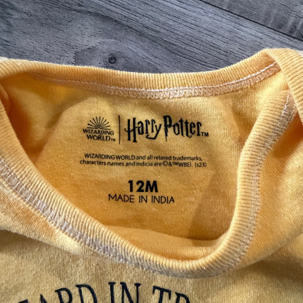 Harry Potter Hufflepuff Baby Onesie 12M Wizard in Training Bodysuit Yellow - Picture 4 of 5